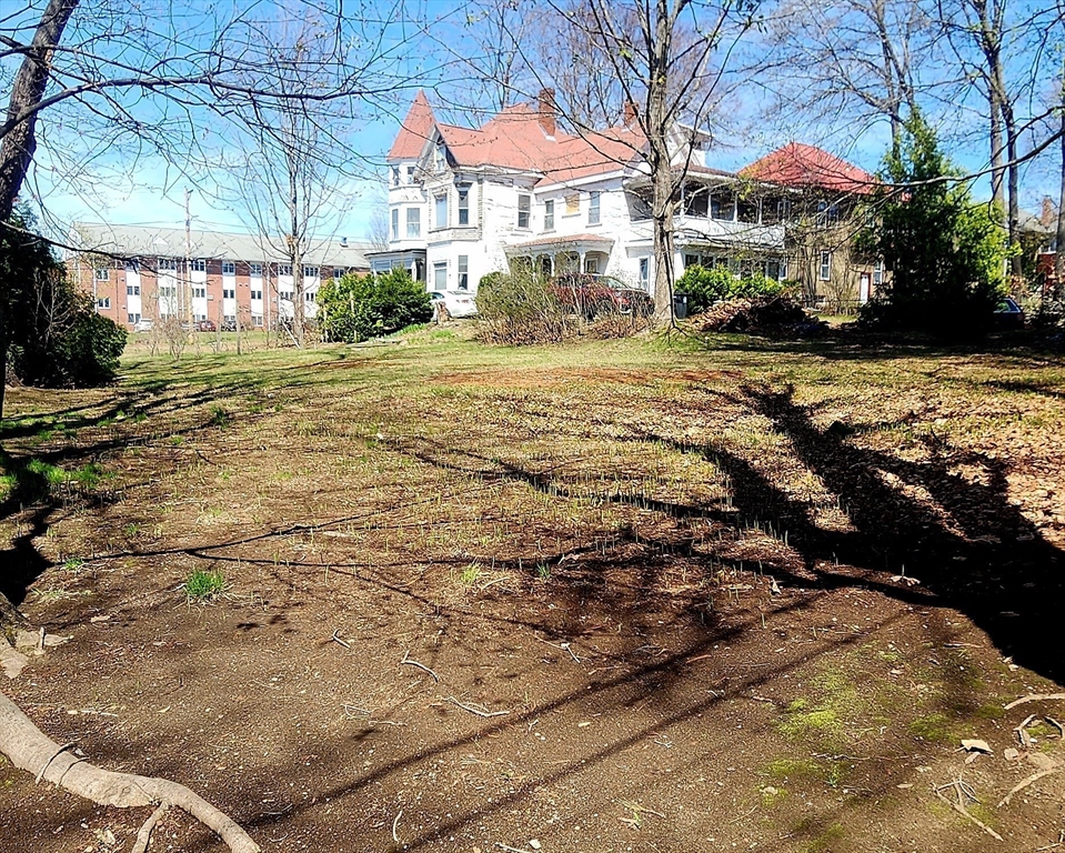 19 Buttonwoods Ave