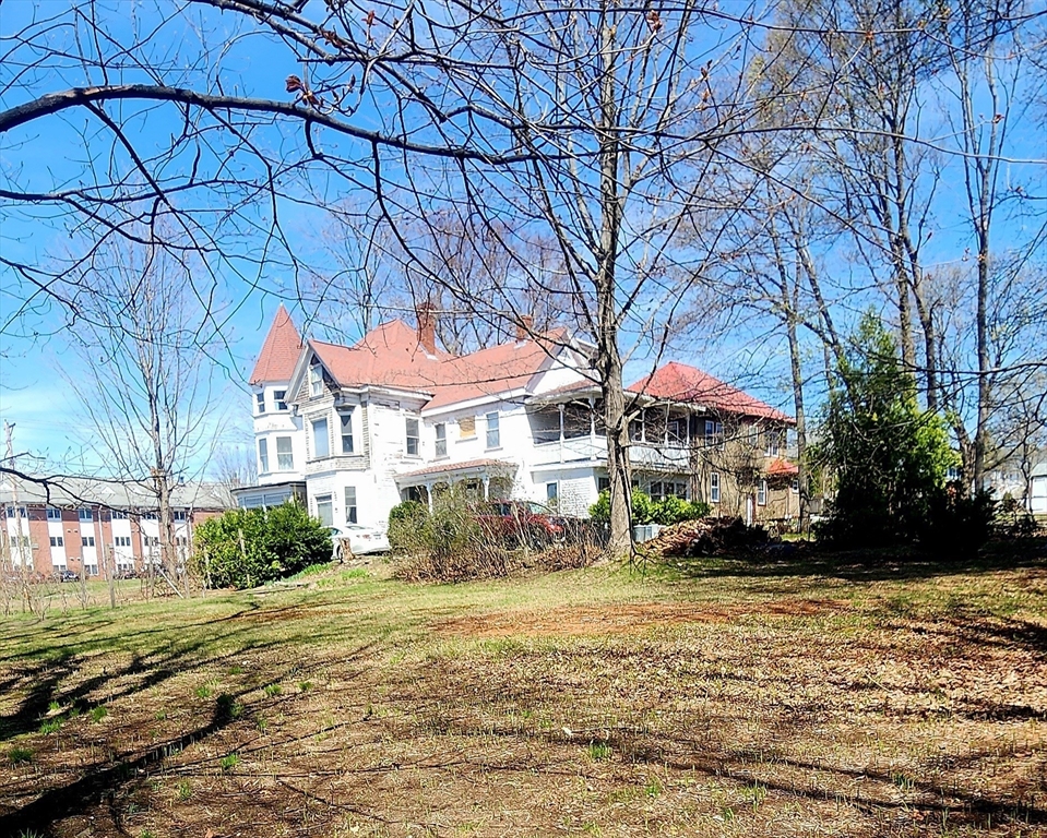19 Buttonwoods Ave