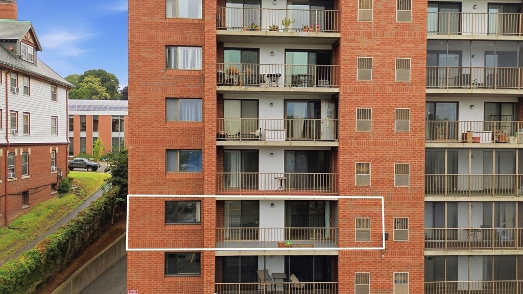 100 High St 308