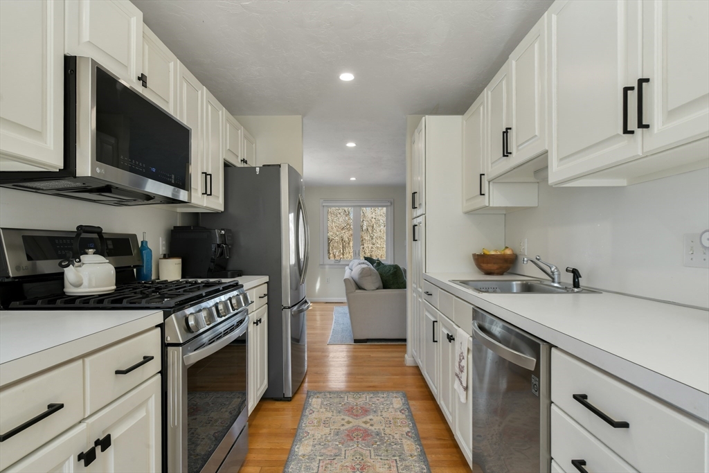 Canton, Massachusetts 02021, United States, 2 Bedrooms Bedrooms, ,3 BathroomsBathrooms,Residential,Active,96178