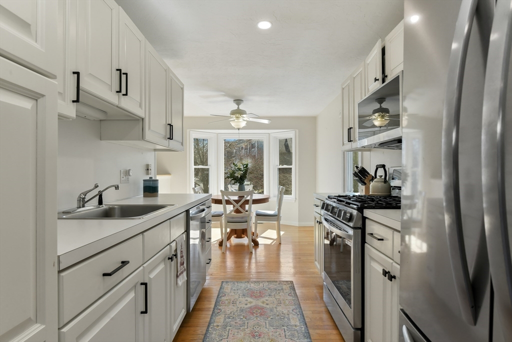 Canton, Massachusetts 02021, United States, 2 Bedrooms Bedrooms, ,3 BathroomsBathrooms,Residential,Active,96178