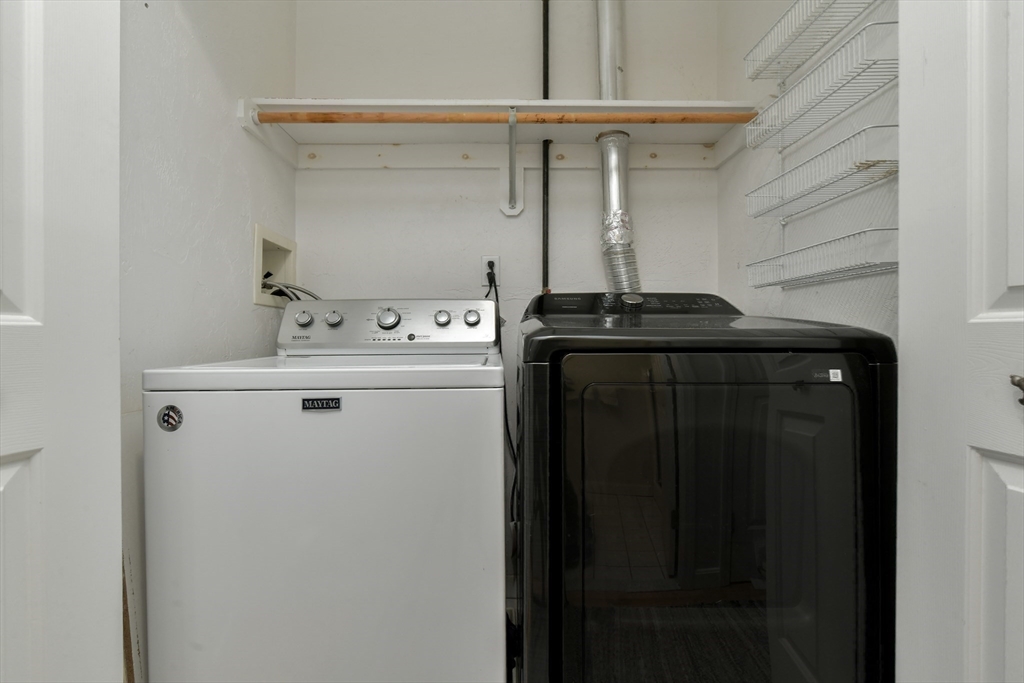 Canton, Massachusetts 02021, United States, 2 Bedrooms Bedrooms, ,3 BathroomsBathrooms,Residential,Active,96178