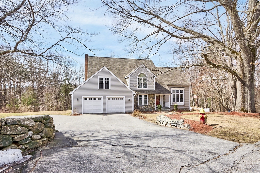 2 Abigail Dr