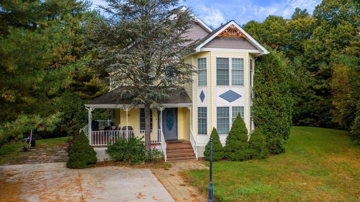 Photo 1 of 33 — 22 Freemens Cir, Freetown, MA 02702