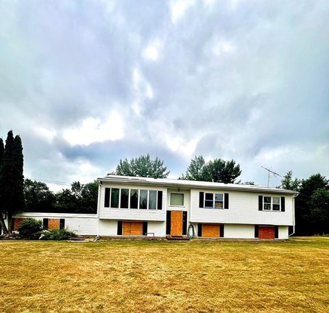 35 Hill  St Leominster MA 01453