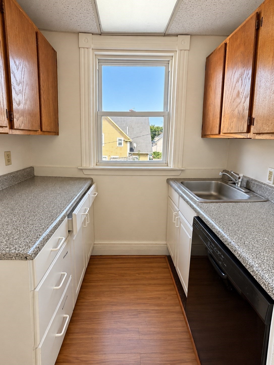 Click for 41 Emory St #2, Attleboro, MA slideshow Click for 41 Emory St #2, Attleboro, MA slideshow
