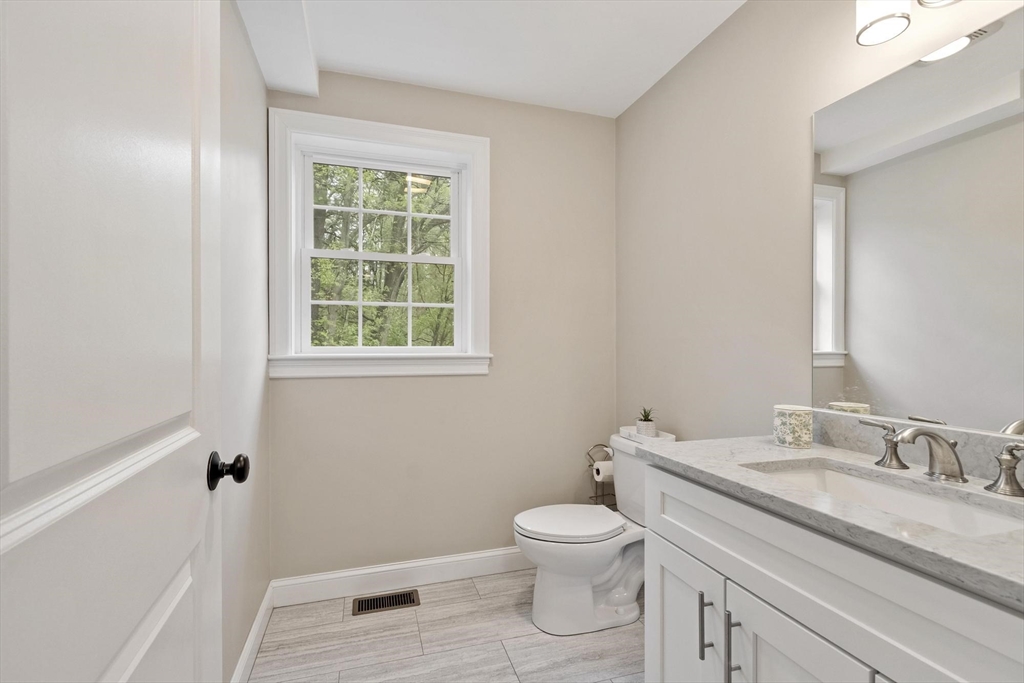 10 West St, Wilmington, MA Photo #10