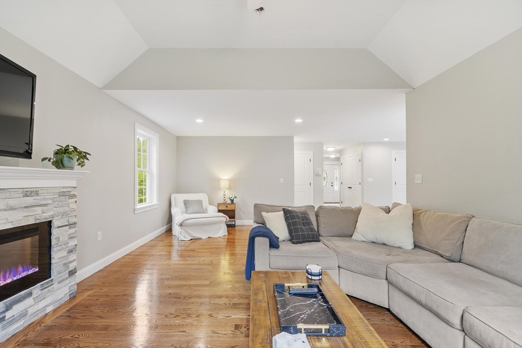 10 West St, Wilmington, MA Photo #12