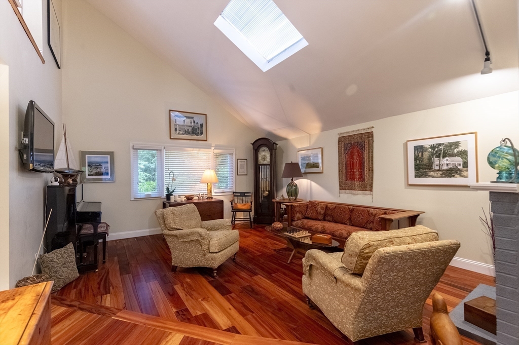 15 Pilgrim Dr A