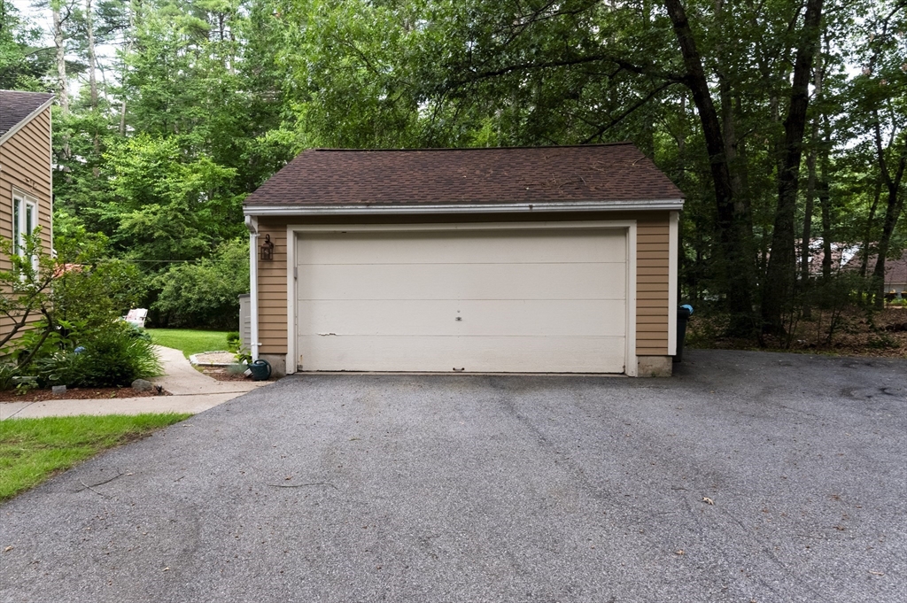 15 Pilgrim Dr A