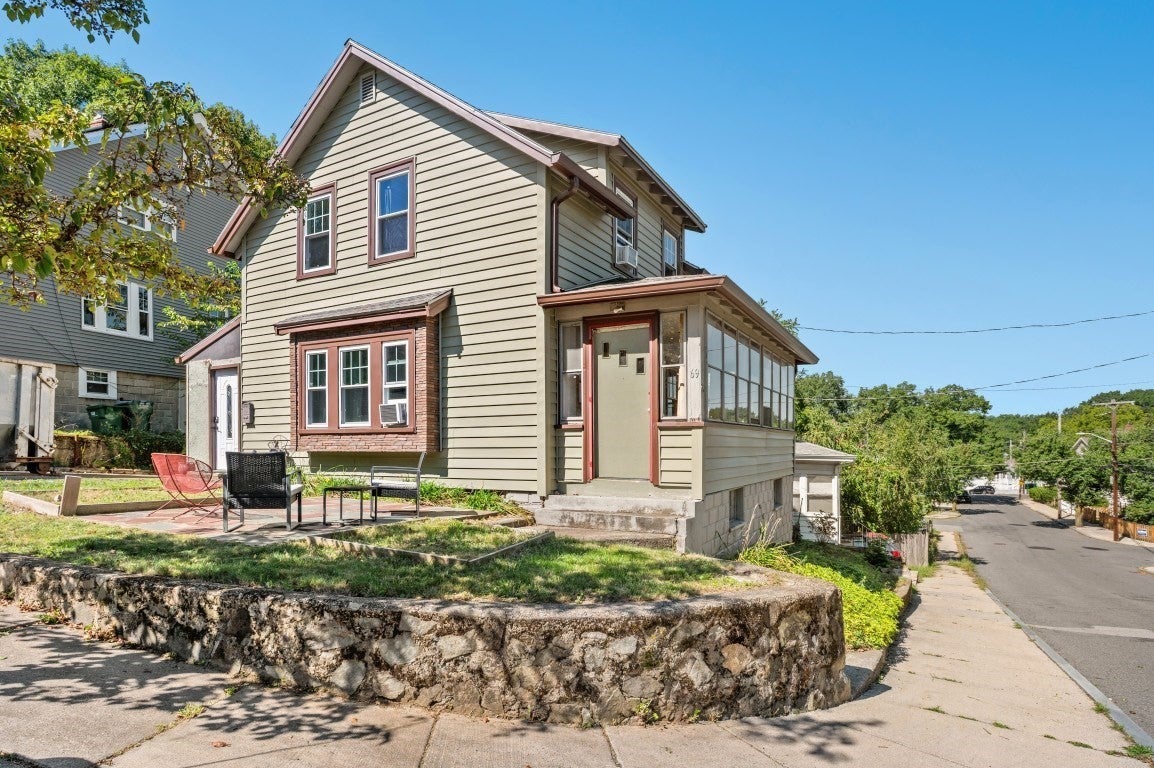 69 Foss St