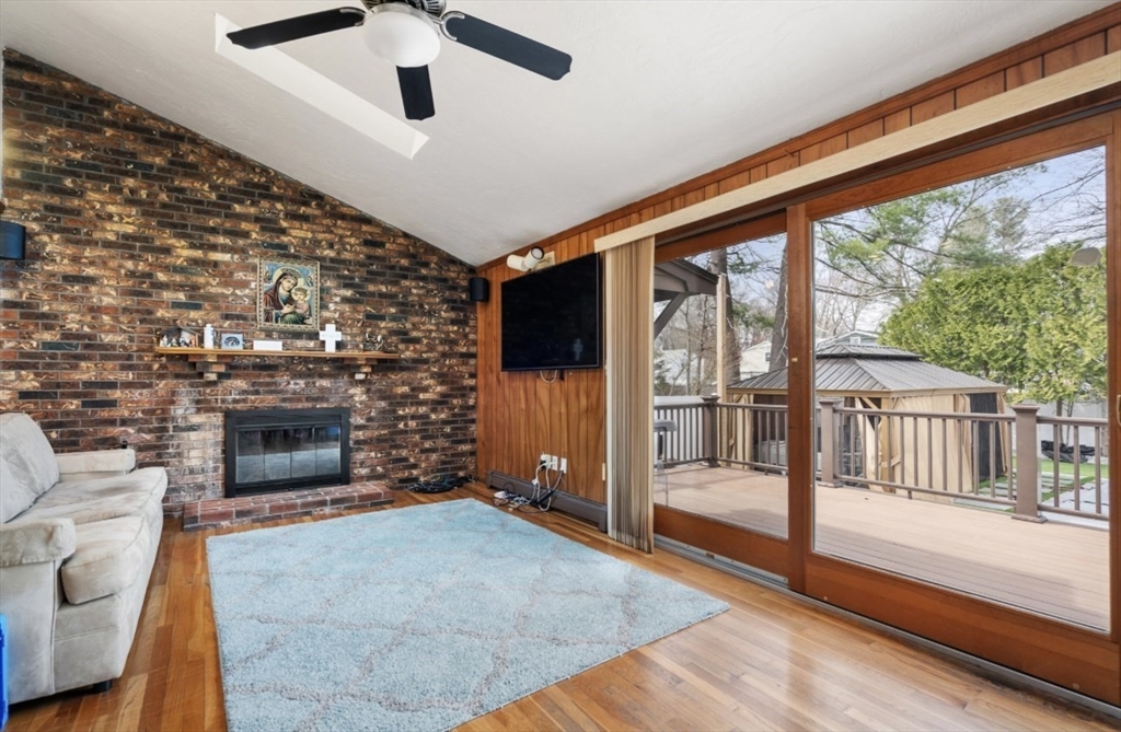 Natick, Massachusetts 01760, United States, 4 Bedrooms Bedrooms, ,3 BathroomsBathrooms,Residential,Active,174253