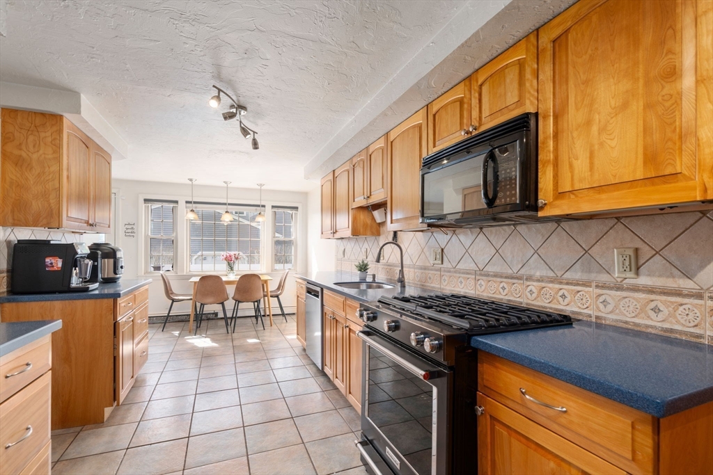 Natick, Massachusetts 01760, United States, 4 Bedrooms Bedrooms, ,3 BathroomsBathrooms,Residential,Active,174253