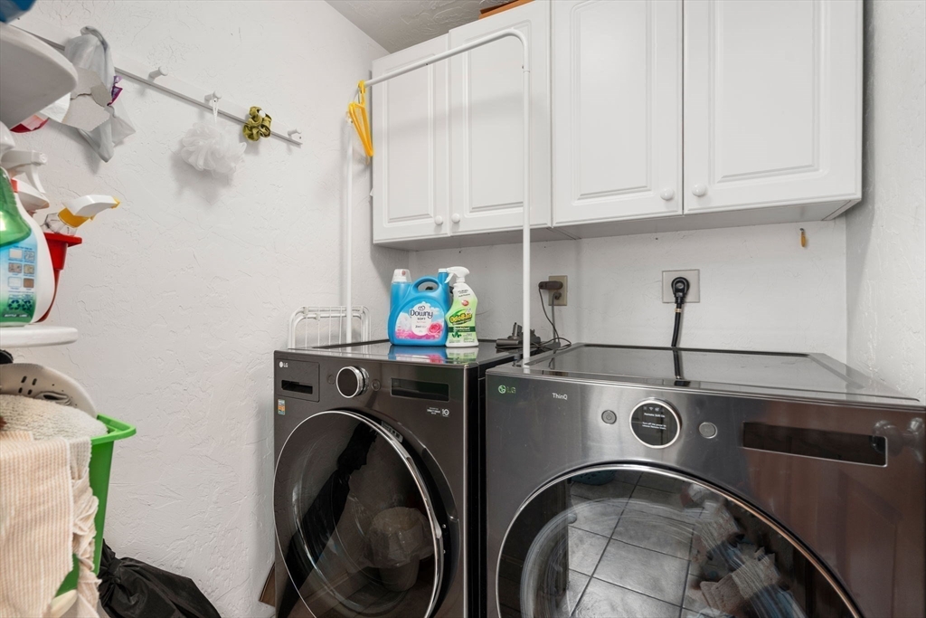 Natick, Massachusetts 01760, United States, 4 Bedrooms Bedrooms, ,3 BathroomsBathrooms,Residential,Active,174253