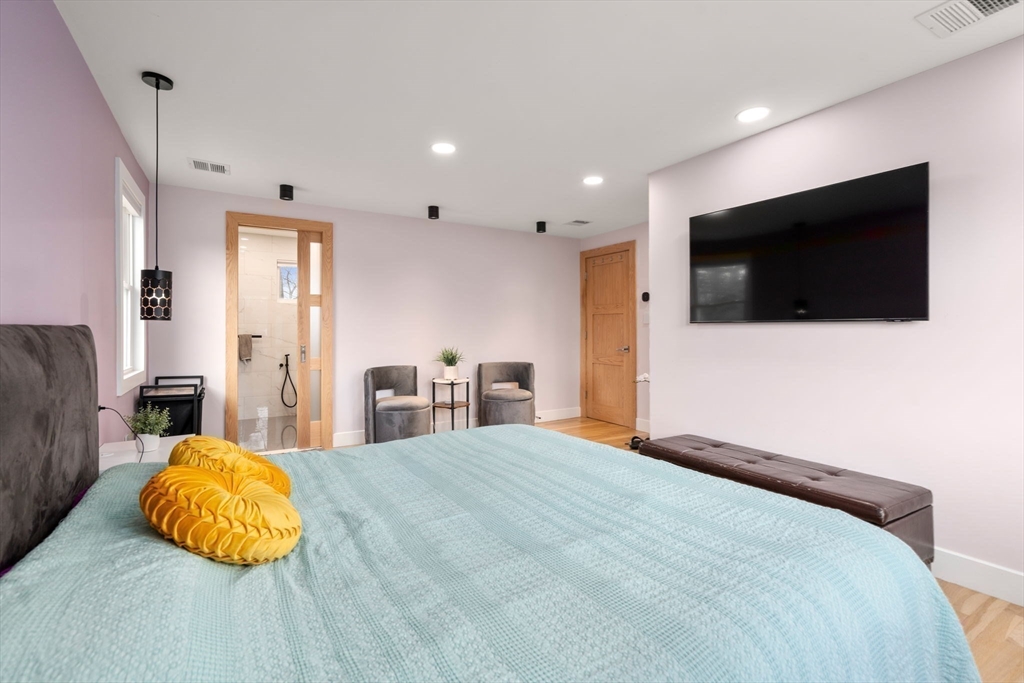 Natick, Massachusetts 01760, United States, 4 Bedrooms Bedrooms, ,3 BathroomsBathrooms,Residential,Active,174253