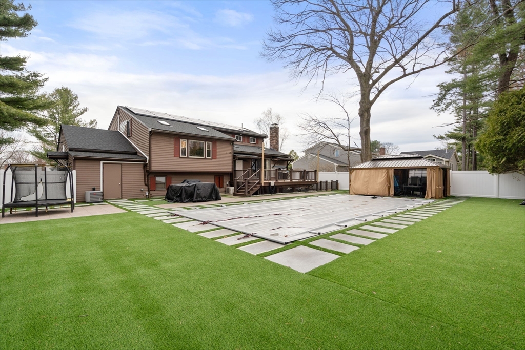 Natick, Massachusetts 01760, United States, 4 Bedrooms Bedrooms, ,3 BathroomsBathrooms,Residential,Active,174253