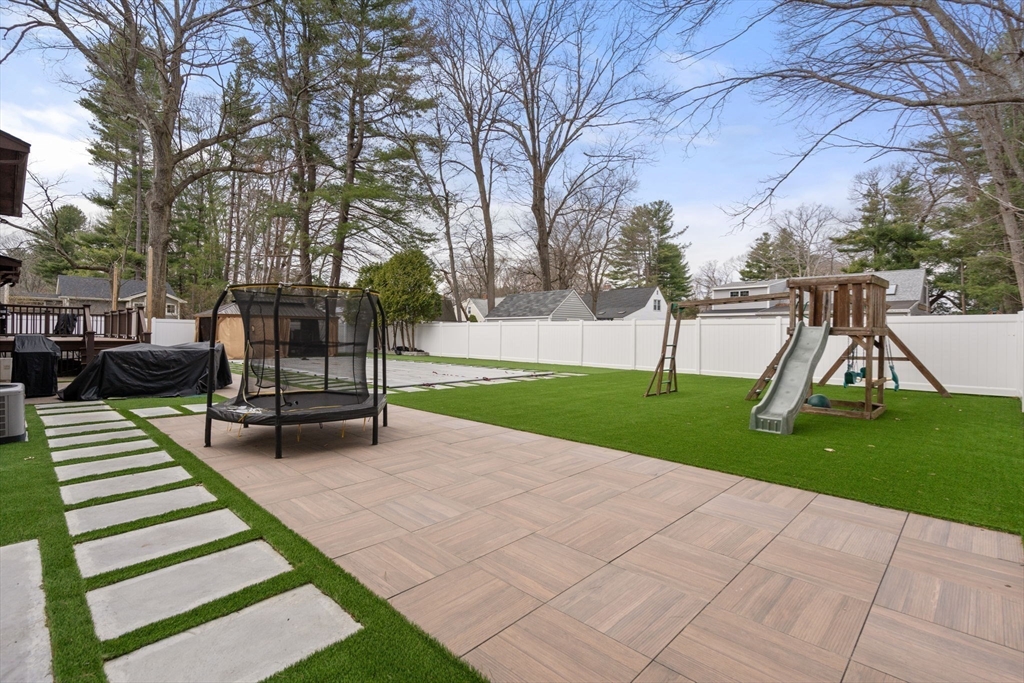 Natick, Massachusetts 01760, United States, 4 Bedrooms Bedrooms, ,3 BathroomsBathrooms,Residential,Active,174253