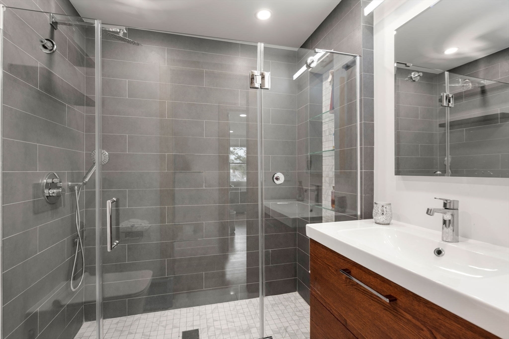 Natick, Massachusetts 01760, United States, 4 Bedrooms Bedrooms, ,3 BathroomsBathrooms,Residential,Active,174253