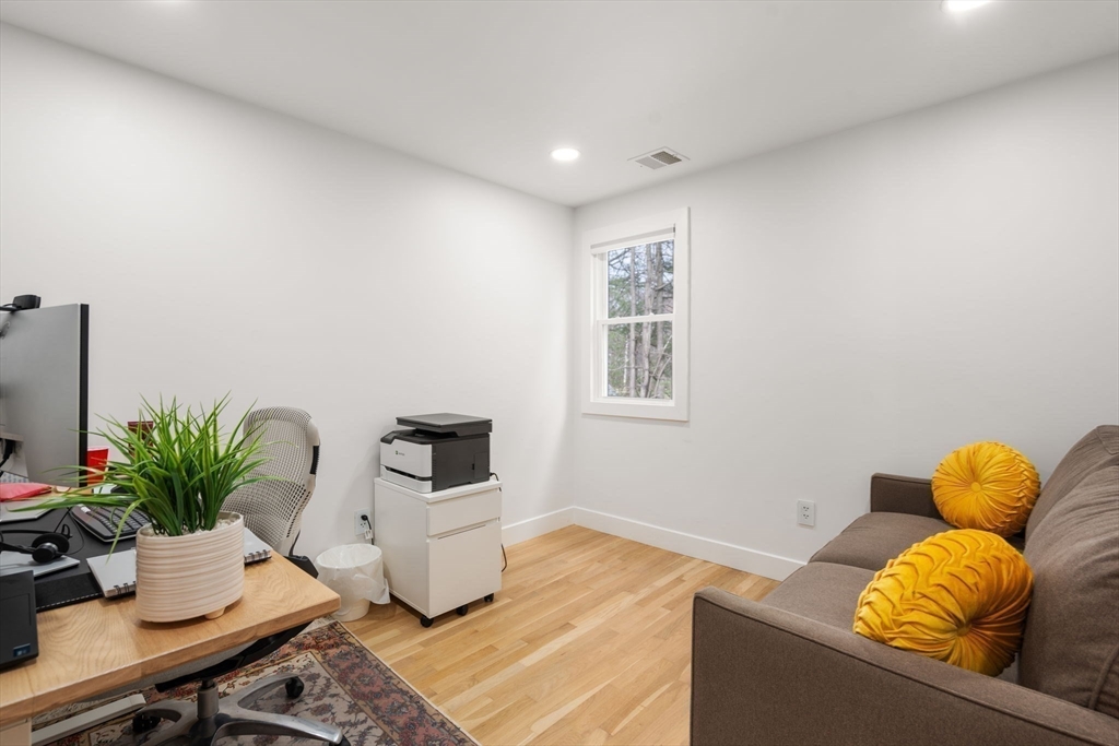 Natick, Massachusetts 01760, United States, 4 Bedrooms Bedrooms, ,3 BathroomsBathrooms,Residential,Active,174253