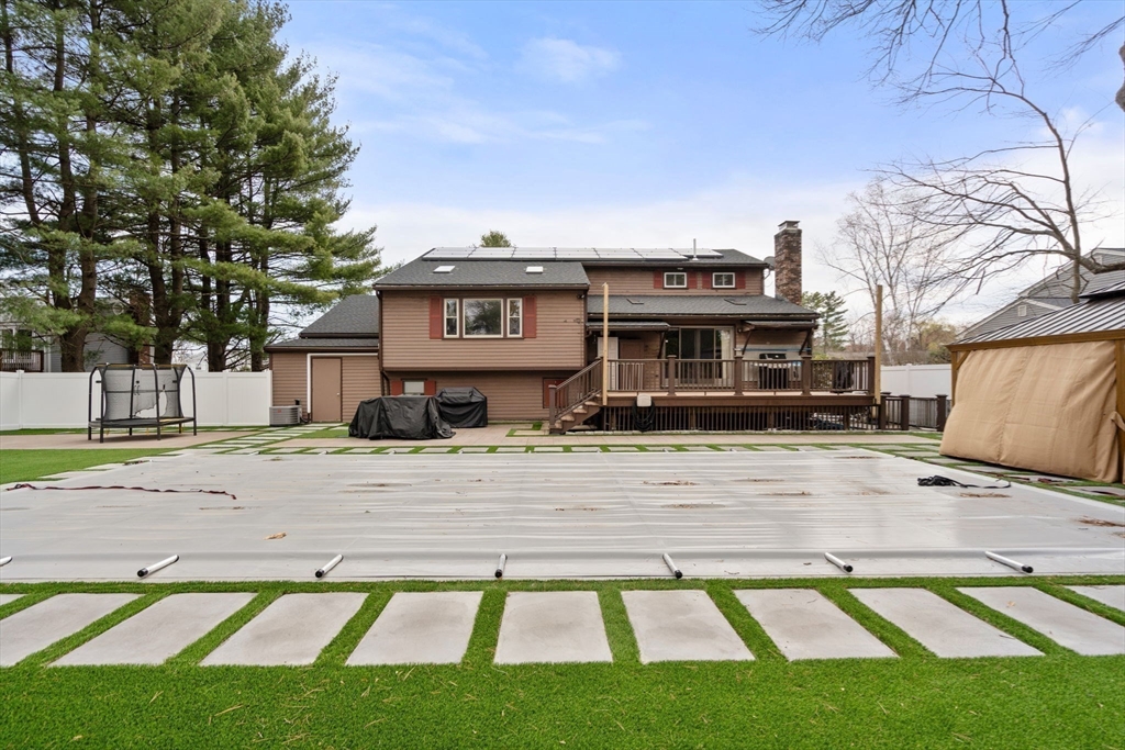 Natick, Massachusetts 01760, United States, 4 Bedrooms Bedrooms, ,3 BathroomsBathrooms,Residential,Active,174253