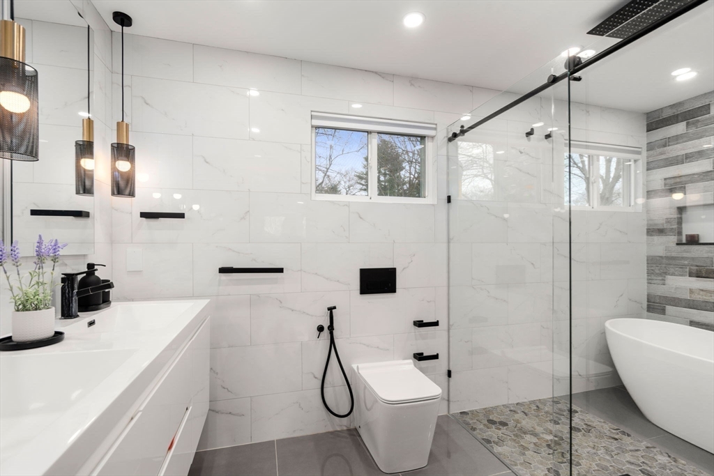 Natick, Massachusetts 01760, United States, 4 Bedrooms Bedrooms, ,3 BathroomsBathrooms,Residential,Active,174253