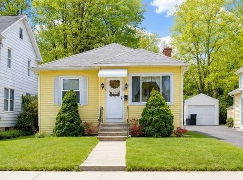 Photo of 315 Hillside Ave, Holyoke, MA 01040 (MLS # 73514697)
