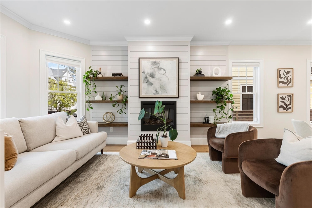 12-14 Norumbega St 12