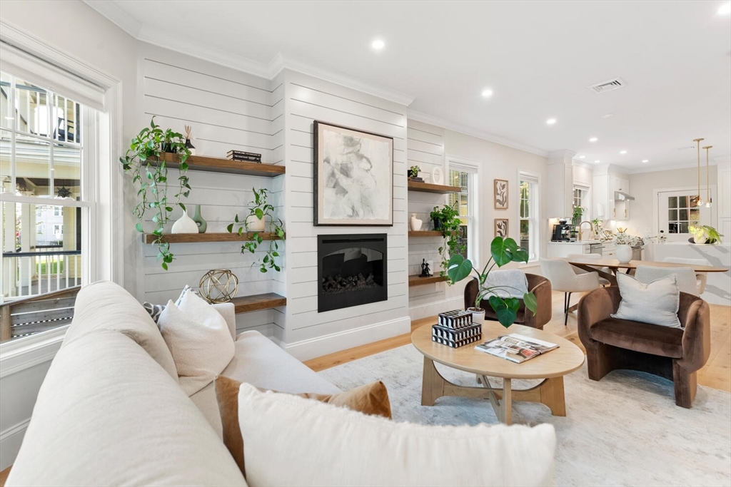 12-14 Norumbega St 12