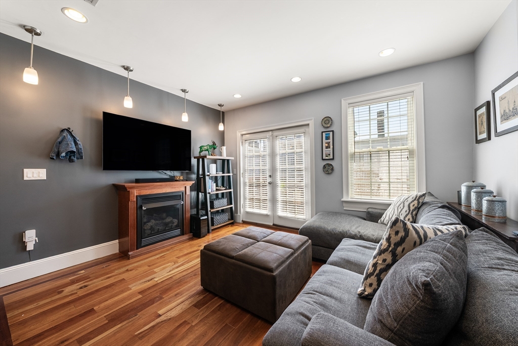 435 W 4th Street 2