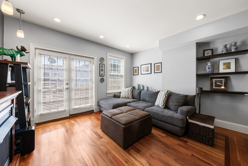 435 W 4th Street 2