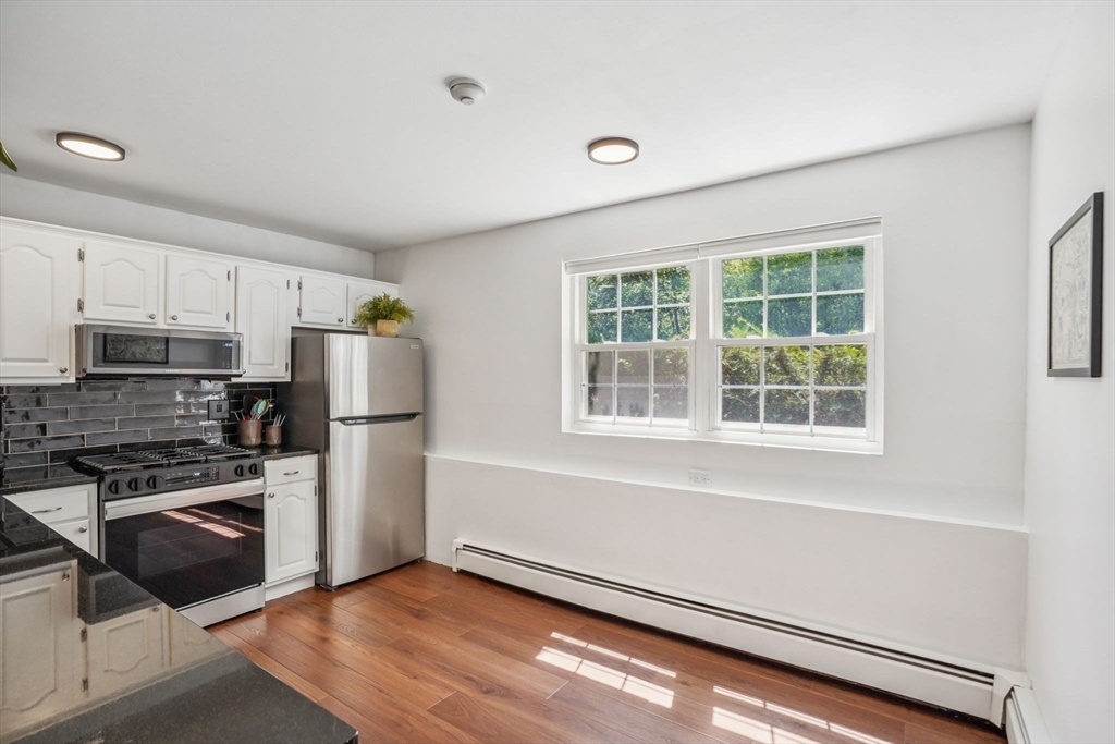 90 Farrwood Ave 1
