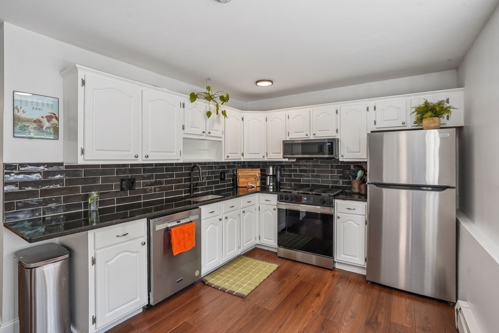 90 Farrwood Ave 1