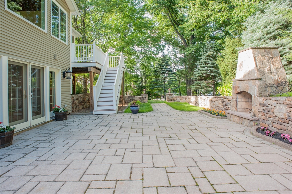 18 Boundary Stone Rd