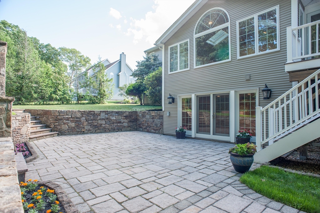 18 Boundary Stone Rd