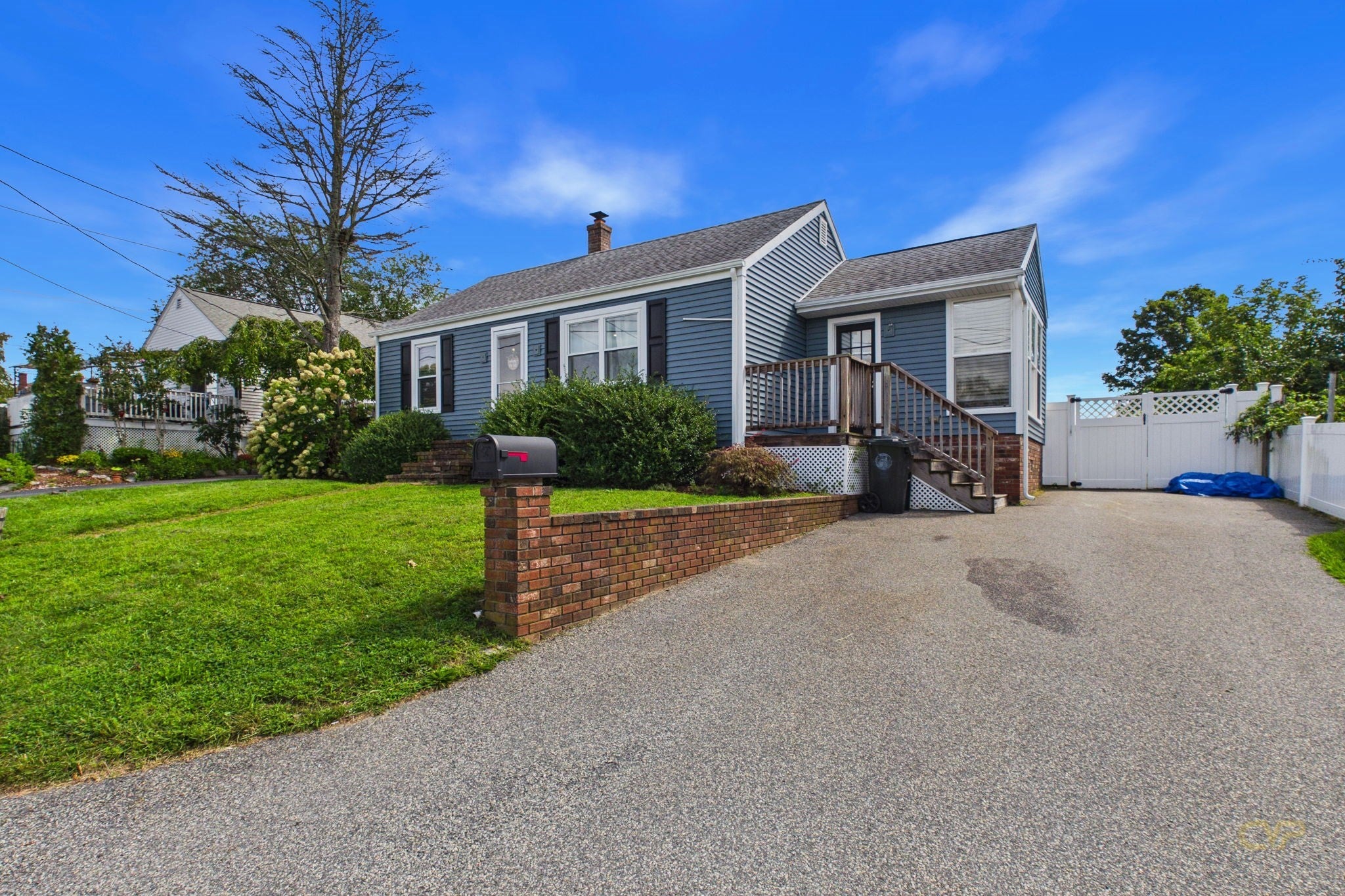 38 Little Neck Ave
