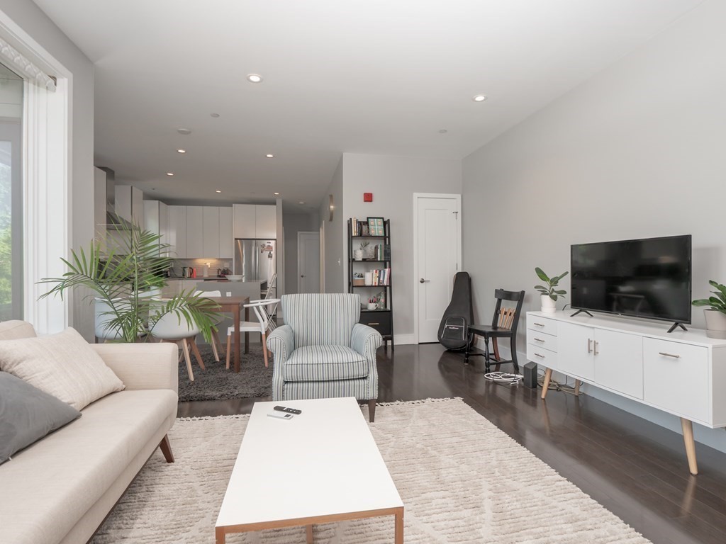 2 West 6th 102