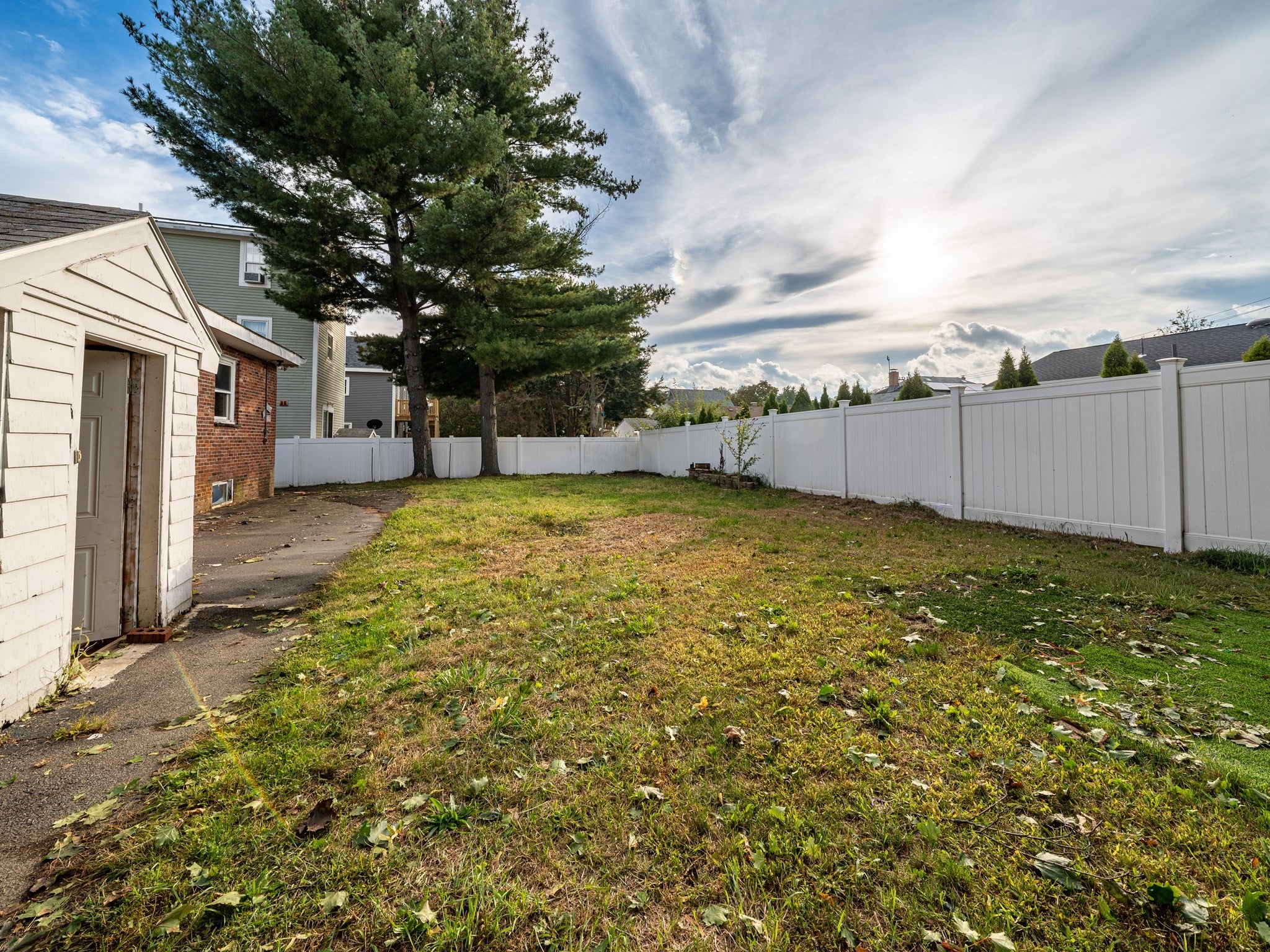 44 Essex St
