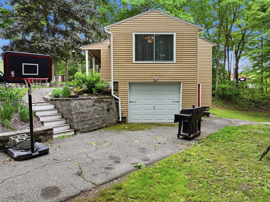 8 Woodside Ter