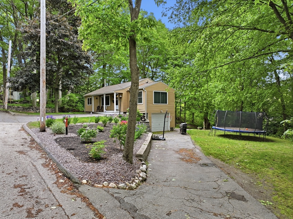 8 Woodside Ter