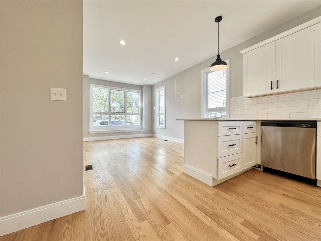 123-125 Centre St TH2