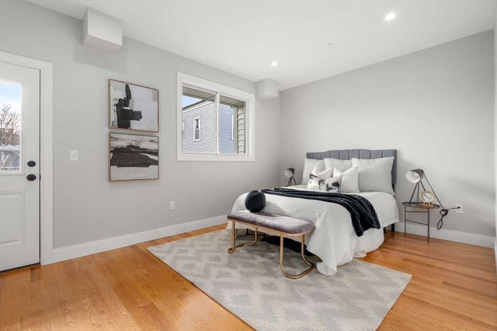 123-125 Centre St TH2