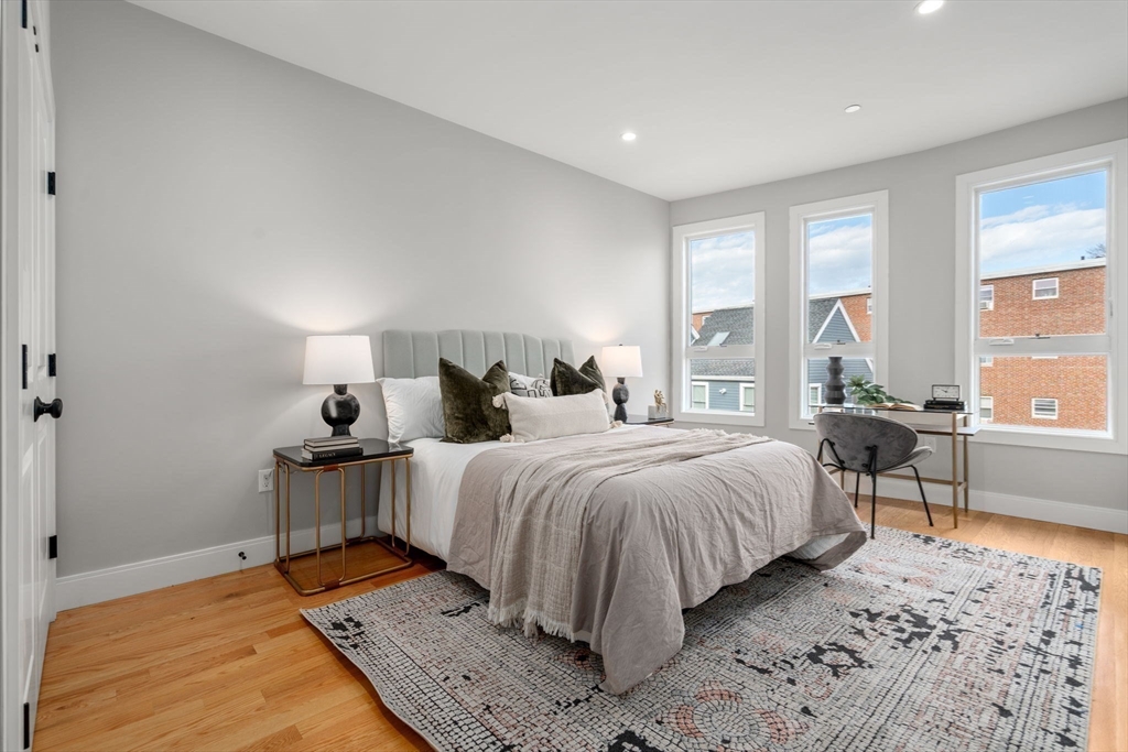 123-125 Centre St TH2