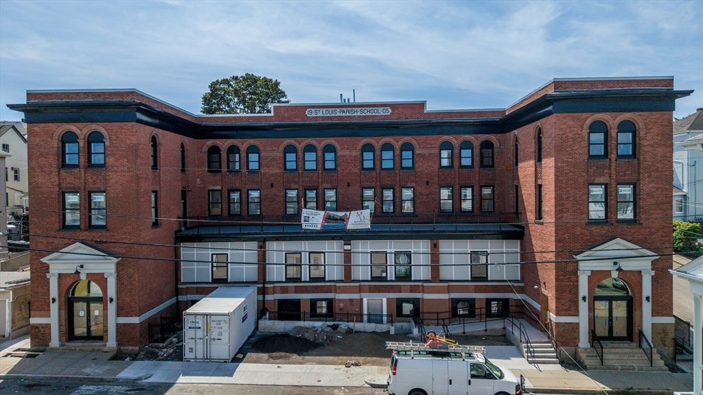 403 Division Street 5