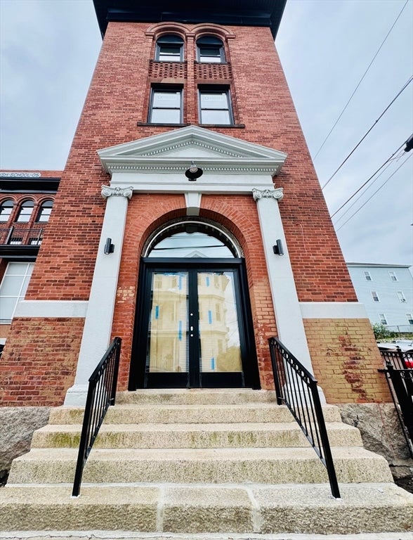 403 Division Street 5