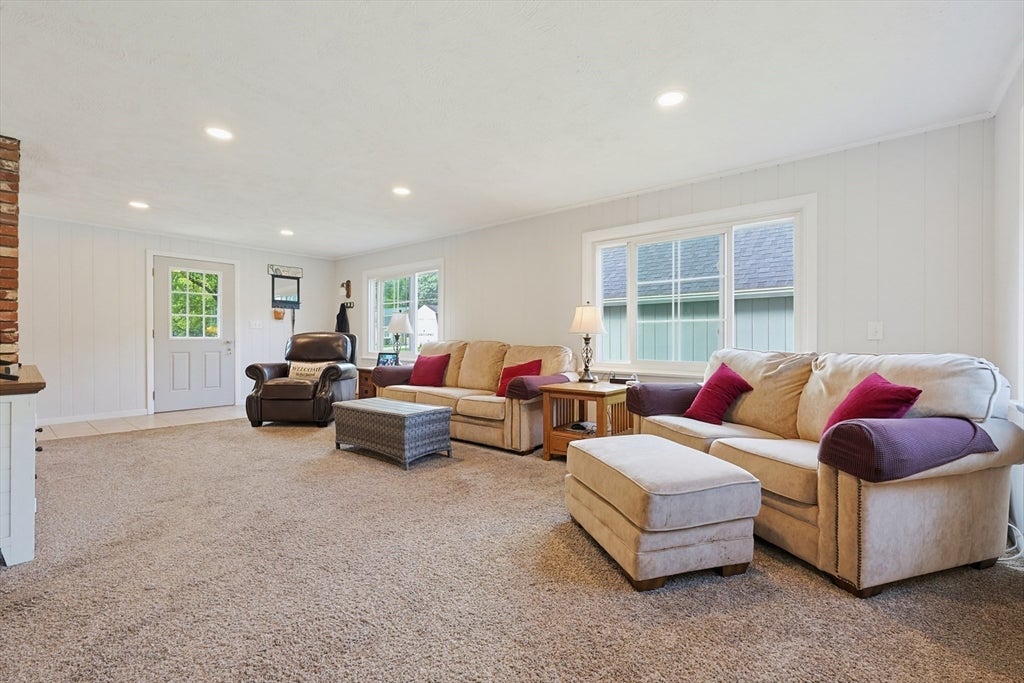 6 Young Ave, North Attleboro, MA Photo #14