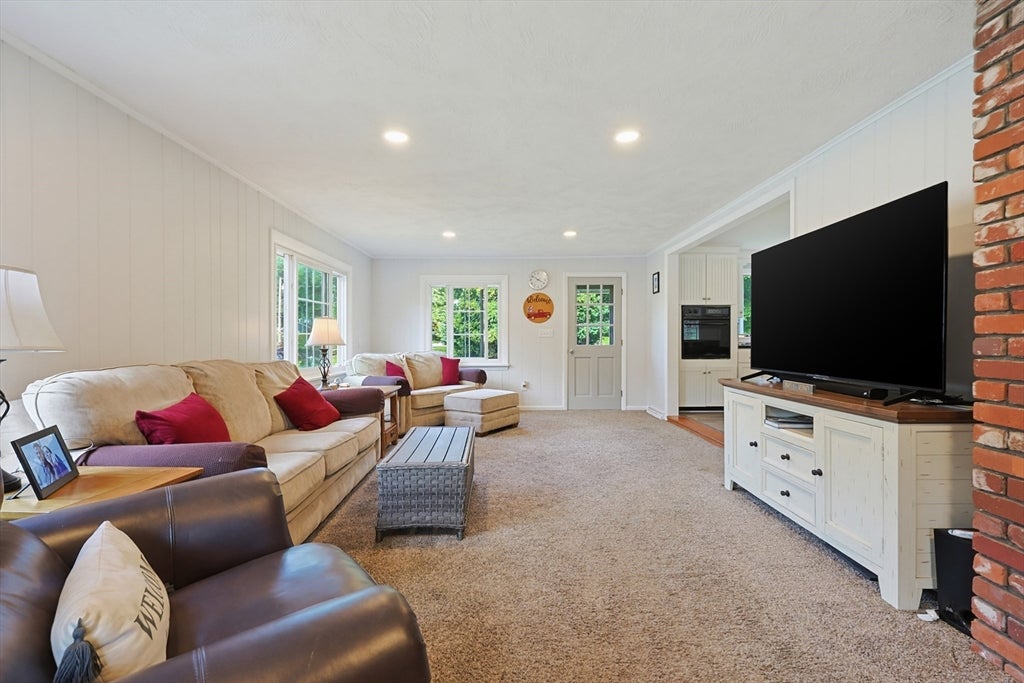 6 Young Ave, North Attleboro, MA Photo #13
