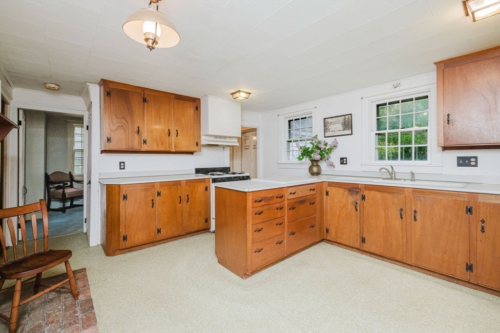 83 North Worcester St, Norton, MA Photo #10