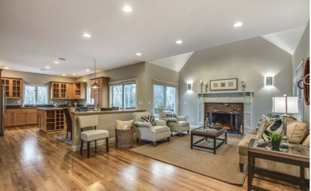 48 Homsy Lane, Needham, MA Photo #4
