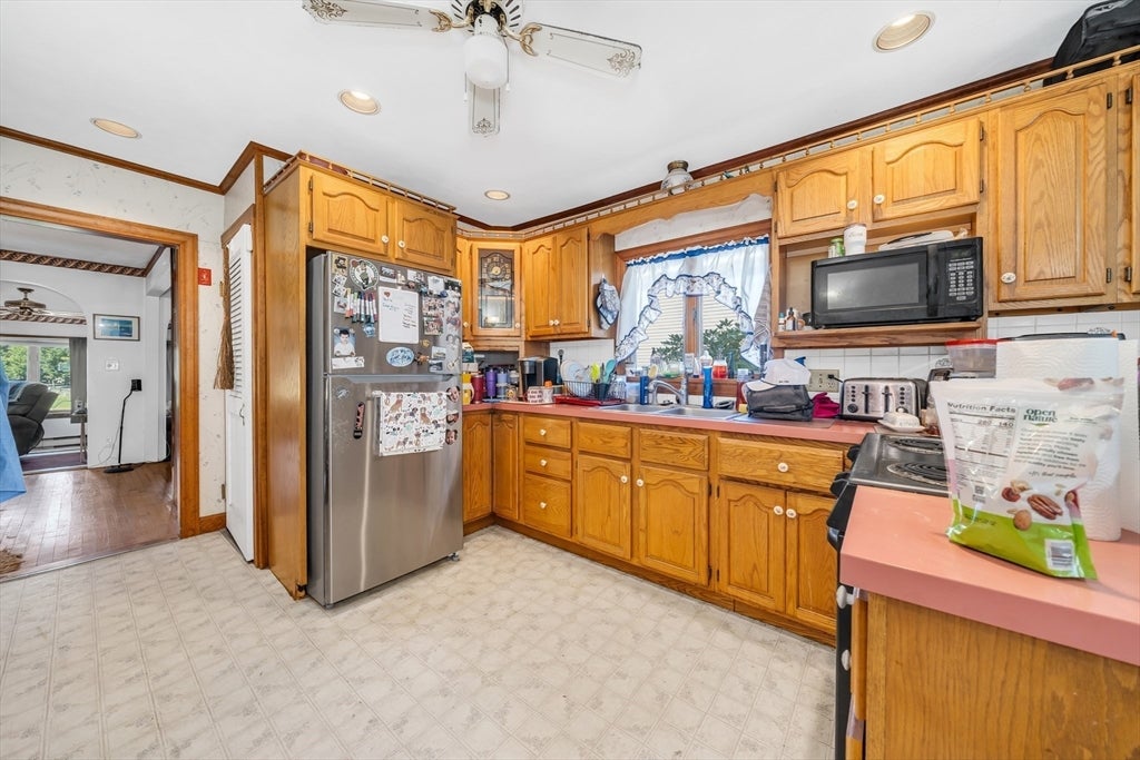 4 Fairview Ave, Amesbury, MA, 4 Fairview Ave, Amesbury, MA Photo #10