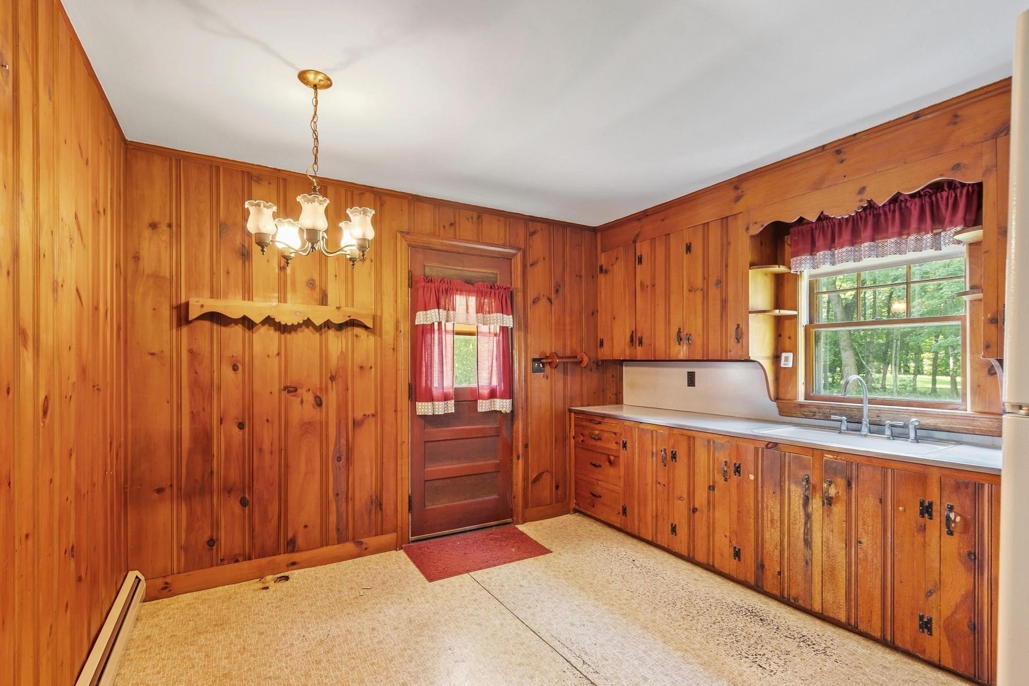 95 West Street, Lunenburg, MA Photo #4